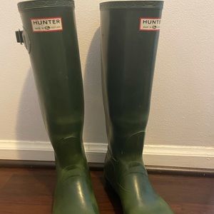 Vintage hunter boots in green